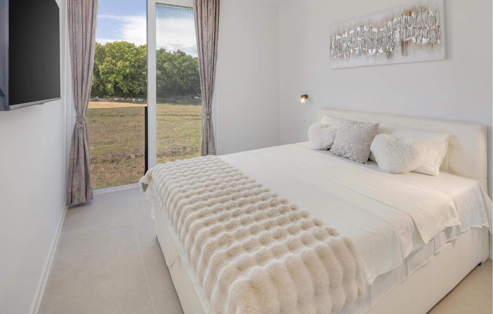 Holiday home In Vrvari With Wifi Porec